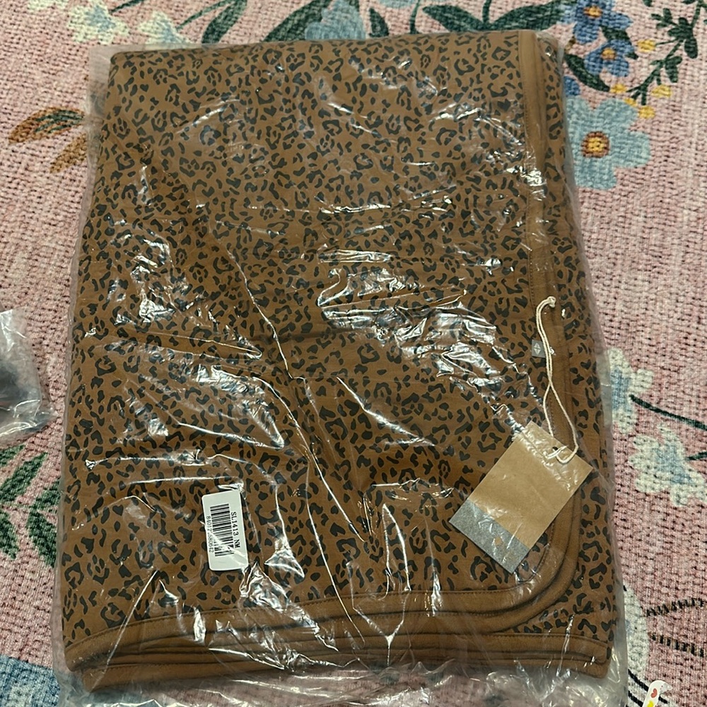Kyte baby - small leopard toddler blanket NWT/NIB